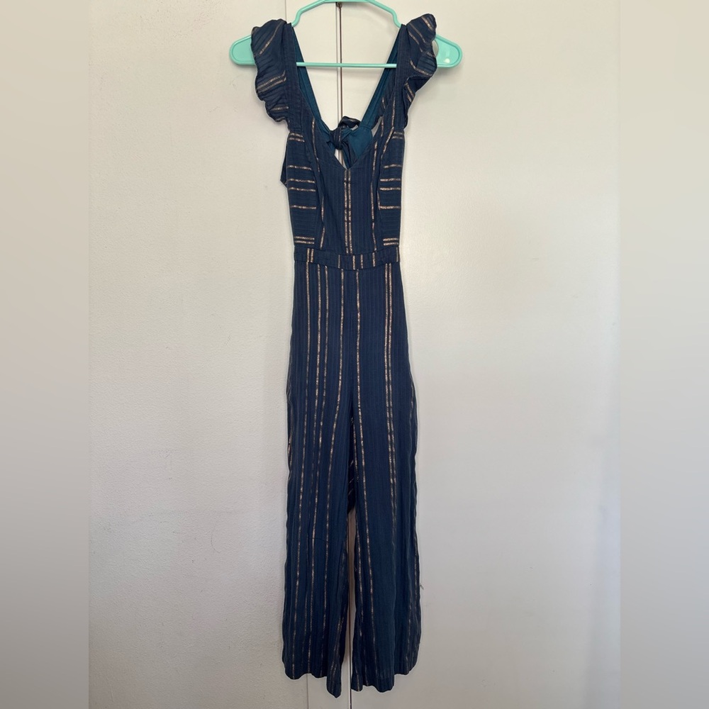 DOLAN NAVY & GOLD BACKLESS RUFFLE CROPPED JUMPSUIT SZ XS